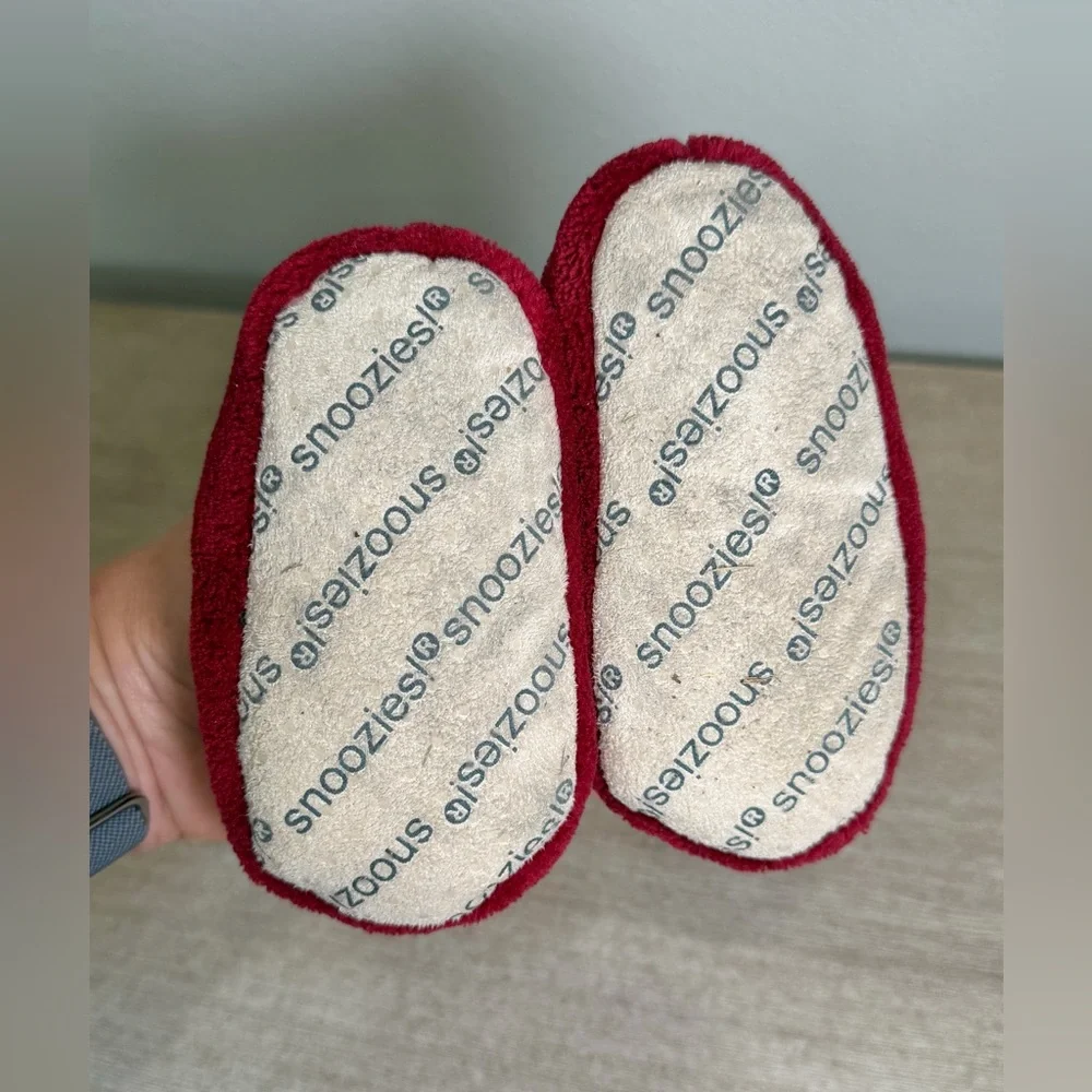 Snoozies Slippers Red Maroon Black Baby Booties Shark Fish Fleece Baby 3-6 Month